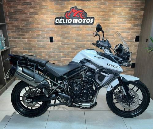 TRIUMPH TIGER 800 XR TRIUMPH TIGER 800 XR